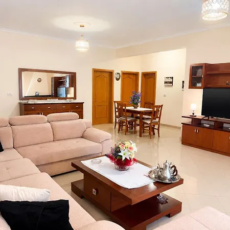 Family House דירה טיראנה